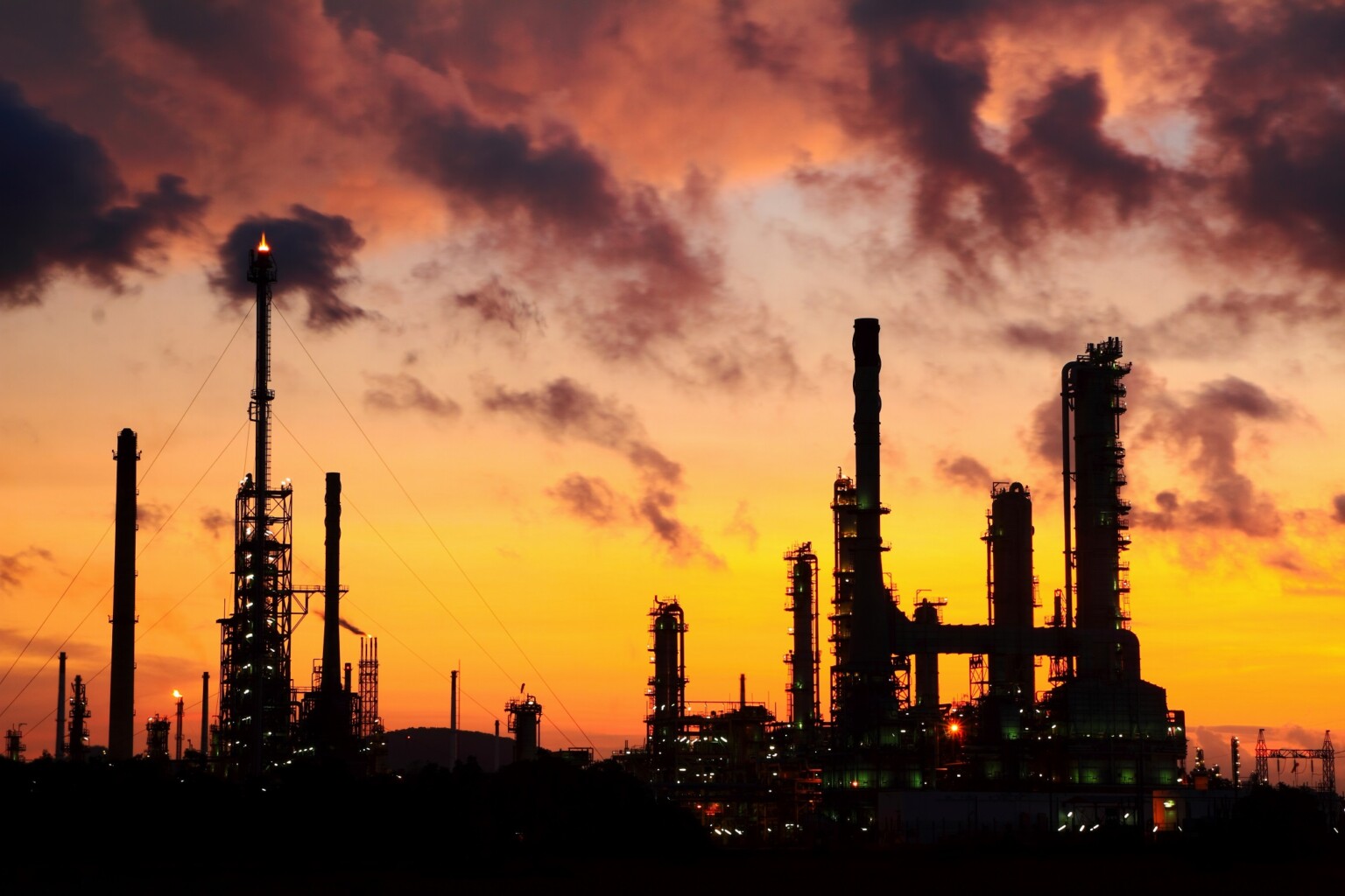 refinery-at-night